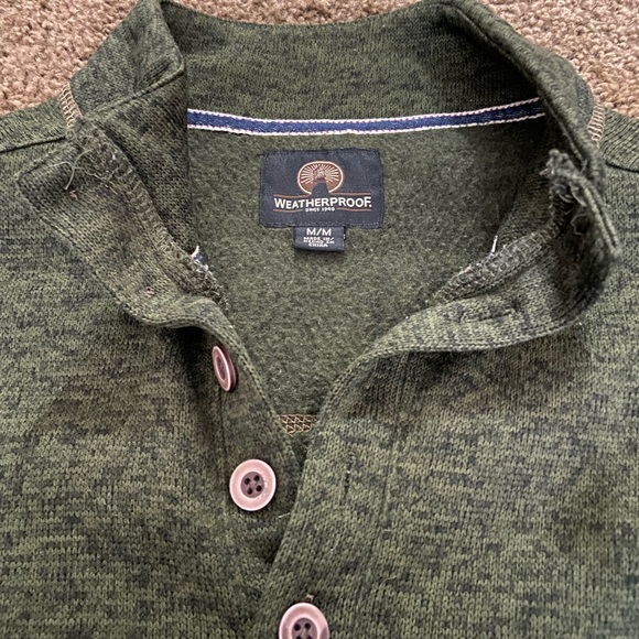 Green button pullover - Picture 2 of 2